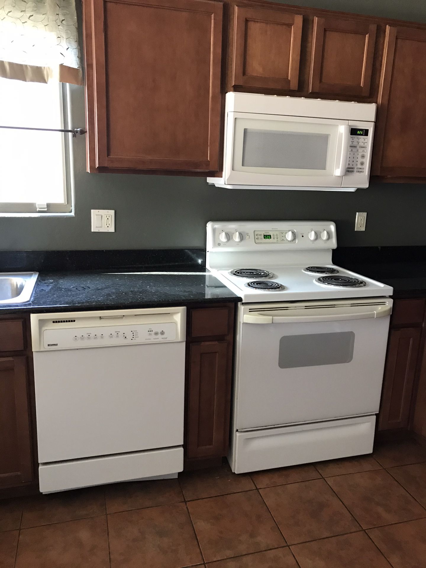 White Appliance kitchen set