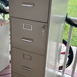Filing Cabinet 🗄️ With Key 4 Drawers.
