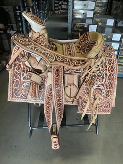 Montura bordada hecho en México 100% calidad