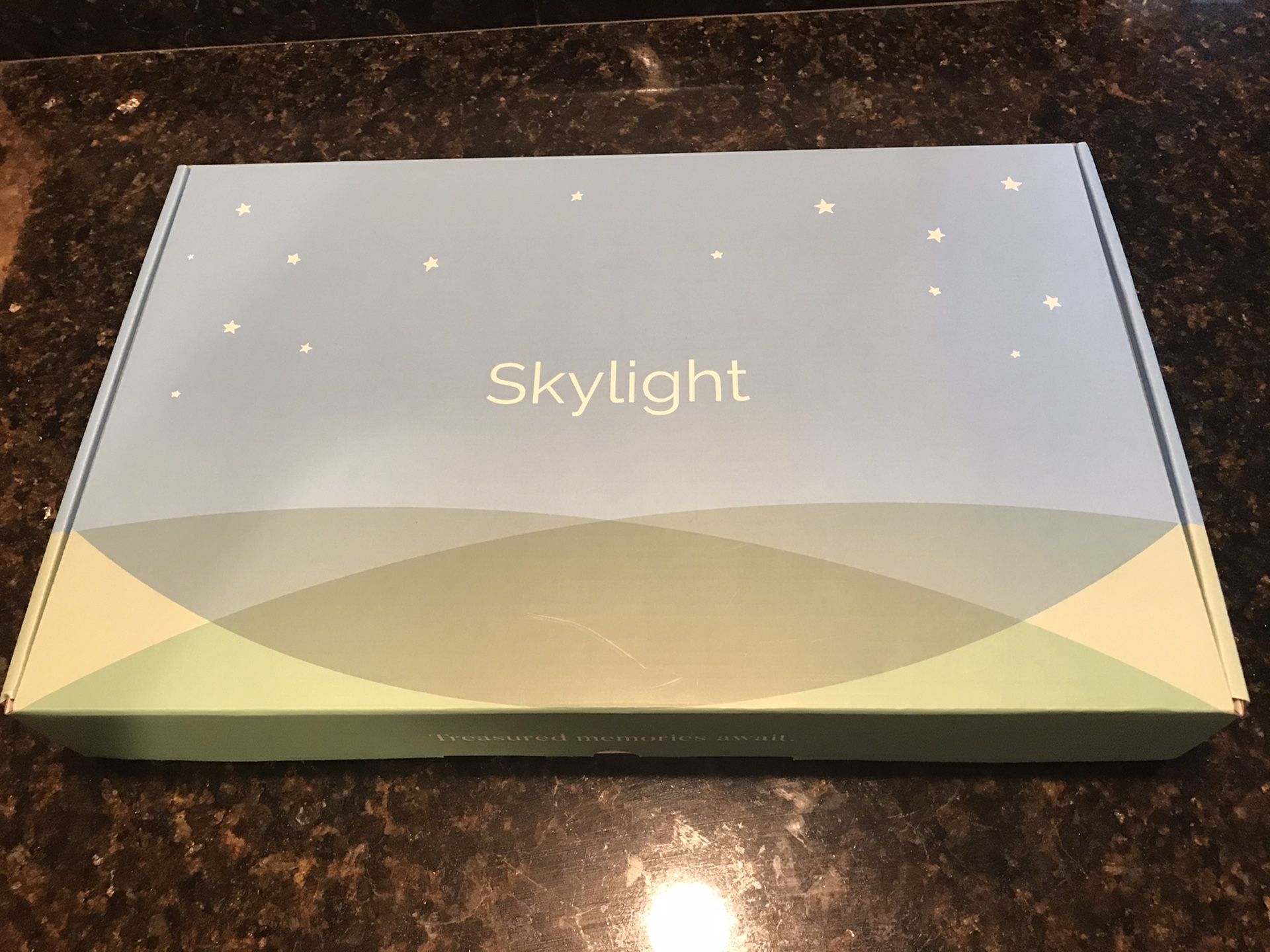 Skylight wifi digital photo frame... new