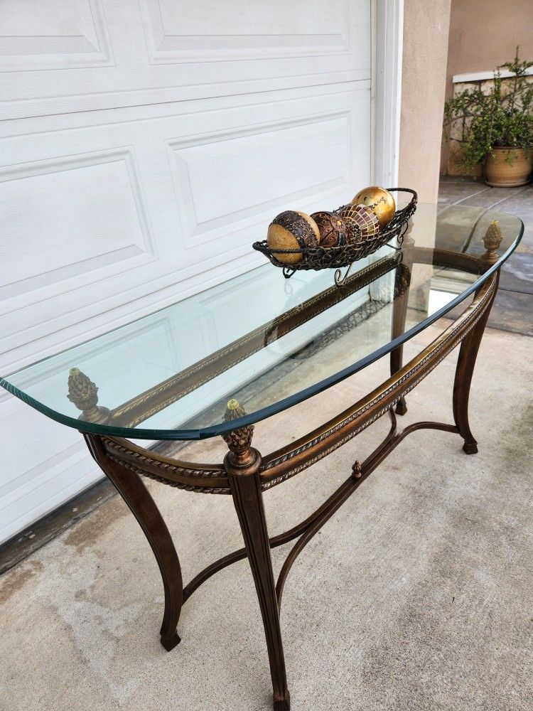 Beautiful Vintage Glass Top Table.