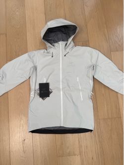 Arc’teryx Beta AR Jacket in White