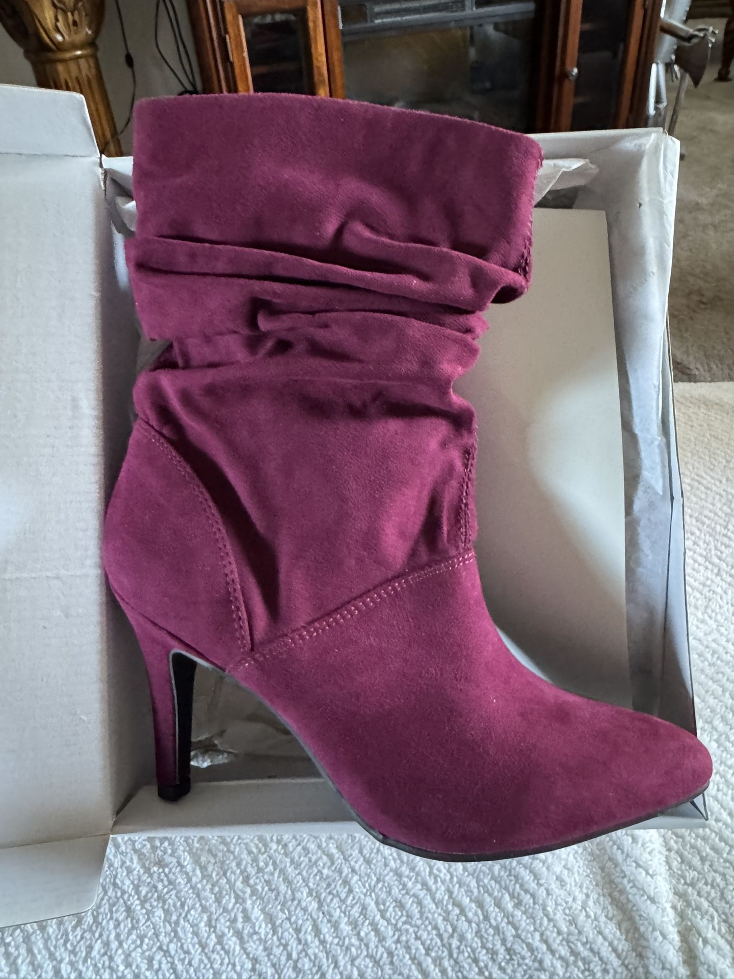 New Cranberry Boots 9 M