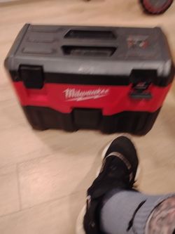 Milwaukee vacuum with battery