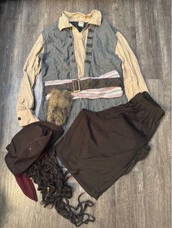 Ships out ASAP! Disney Store Men’s size large Captain Jack Sparrow costume