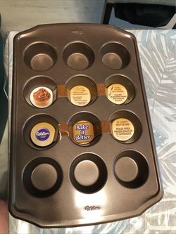 Wilton 12 Cupcake Pan - NEW