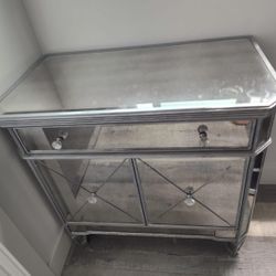 Mirrored Furniture 