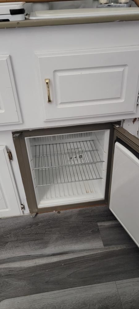 2004 Westlake Coleman popup camper trailer