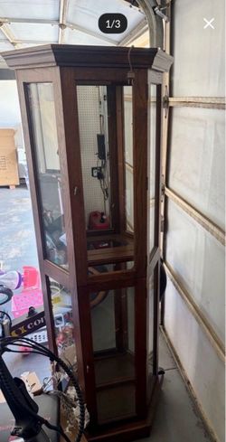 Vintage Display cabinet hutch with 2 glass shelves and working light