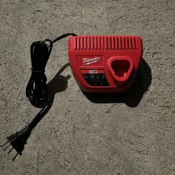 Milwaukee Charger M12