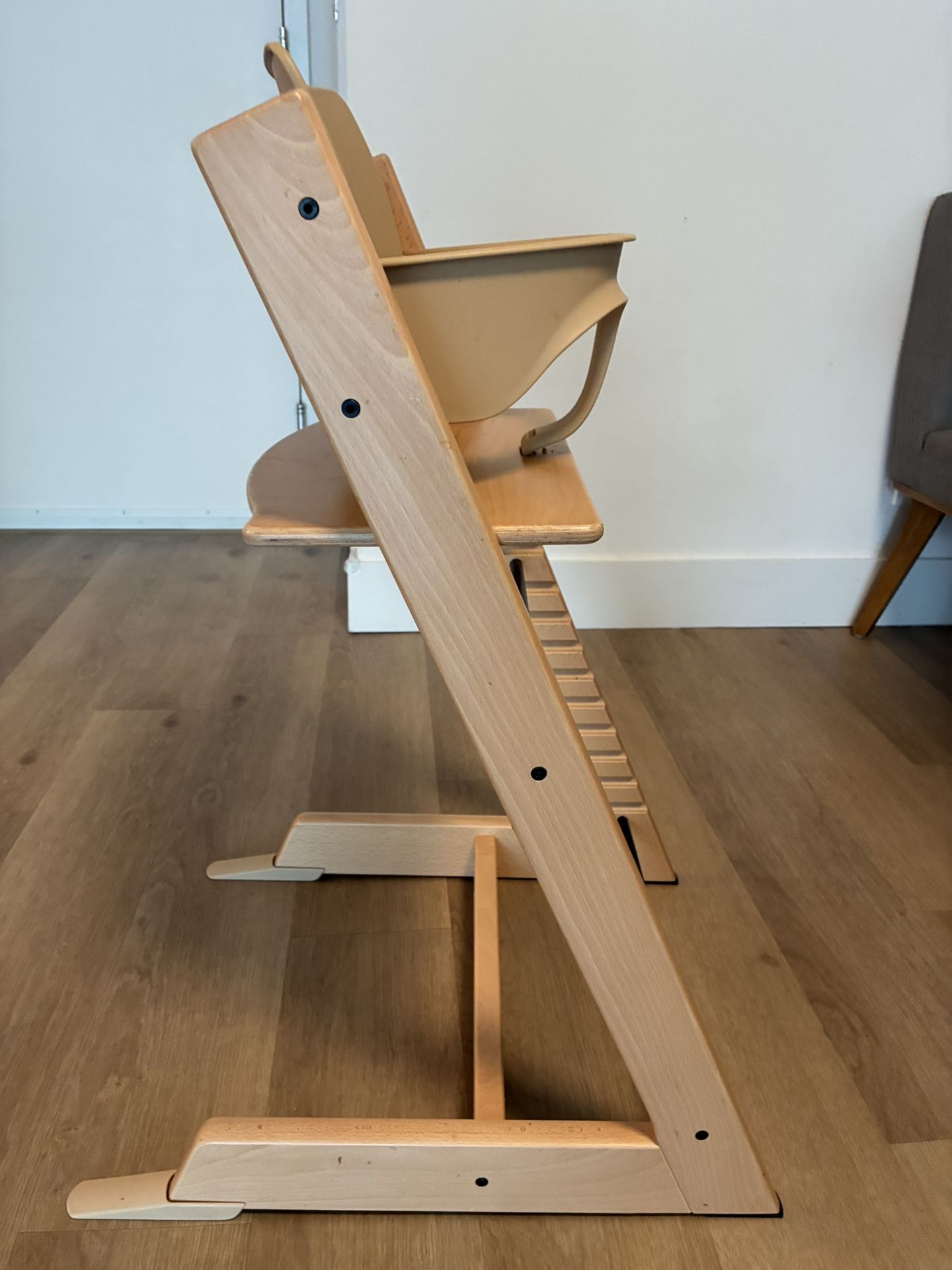 🪑 Stokke Tripp Trapp High Chair with Baby Set – (Excellent Condition)