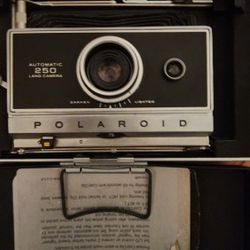 VINTAGE POLAROID LAND CAMERA 