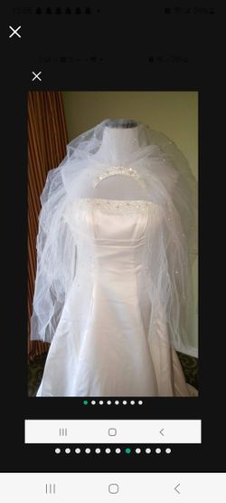 Designer Barbara Alin Wedding Gown With Veil Sz 4. Preowned And Beautifully Preserved Beaded Gown And Veil.