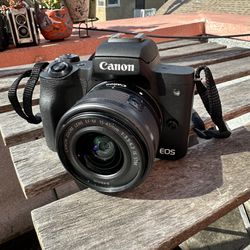 Canon M50 - 4k Camera 