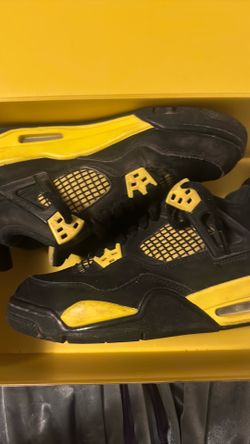 Jordan fours, yellow thunders, size 4Y