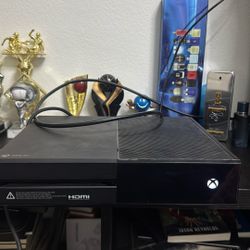 🕹️ Xbox One (500GB) + Controller – Great Condition 💥
