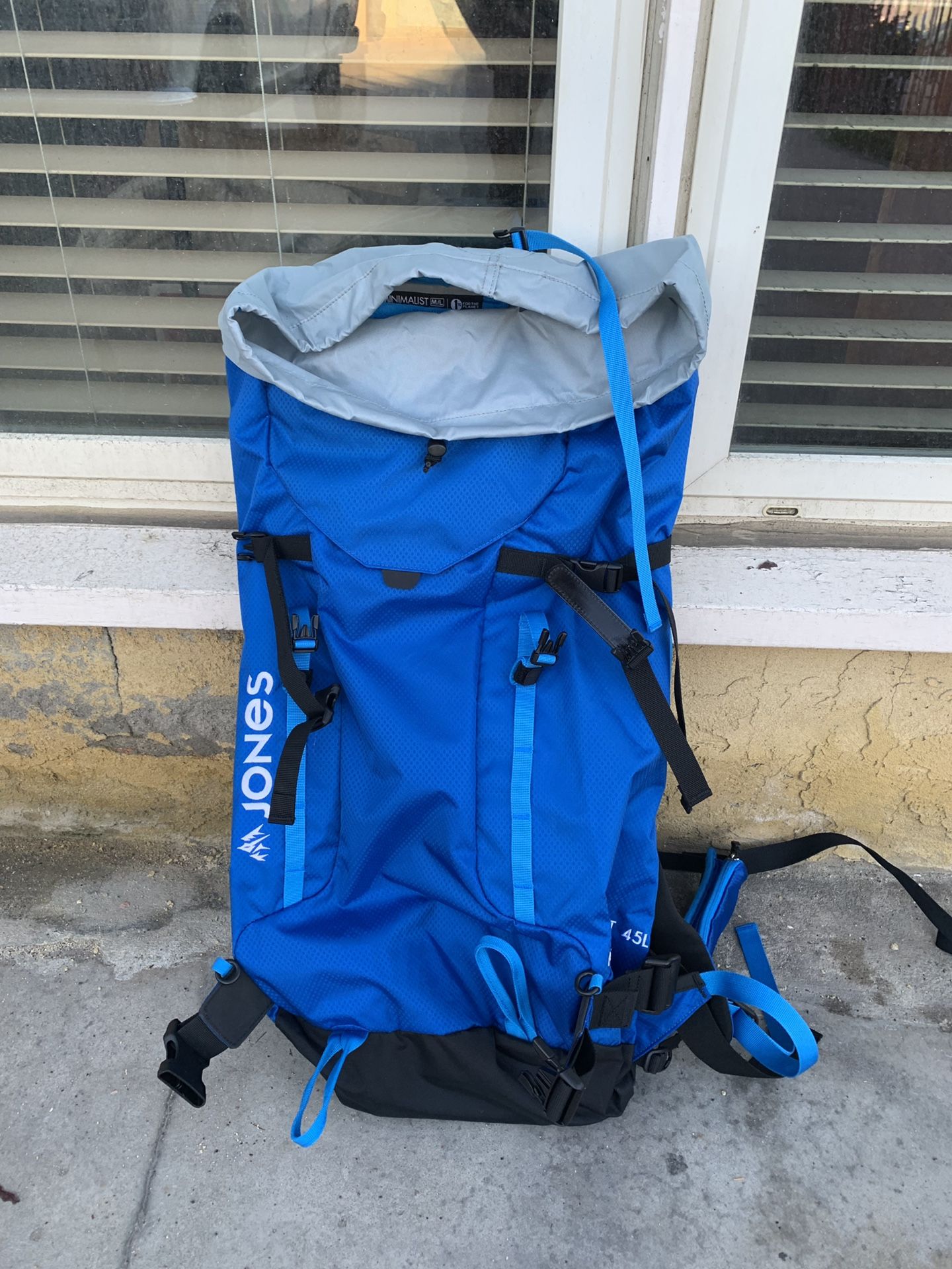 Jones 45L minimalist backpack backcountry for Sale in San Diego