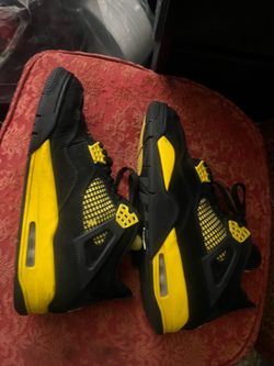 Jordan’s retro 4 thunder size 10 (original) nice pair of shoes to own