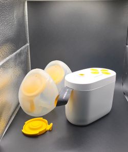 Medela Electric Breast Pump + Accessories – $40 OBO 🍼