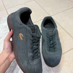 Lacoste Baseshot 224 Suede Sneakers – Men’s 9.5 (Excellent Condition)