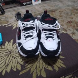 Nike Air Monarch IV