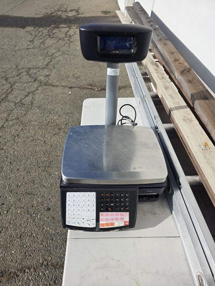 Avery berkel commercial/ Retail scale with built in printer. Many features working great

Comes with display post

30 lb capacity

Working great 