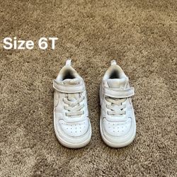 Toddler Girl Boy White Nike Sneakers  Size 6T