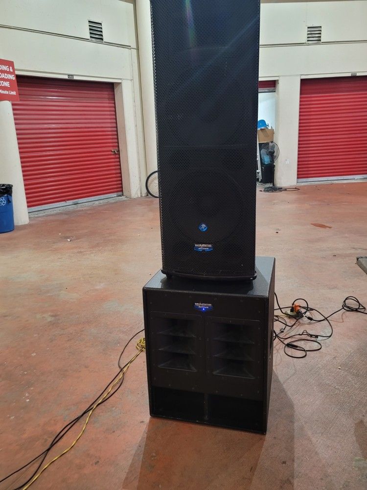 Two Used Mackie Speakers - One SR1522z & One SWA1801 Sub