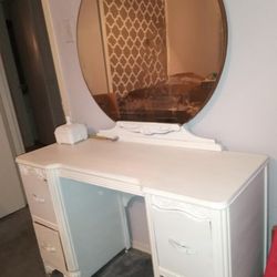 Antique Vanity With Mirror