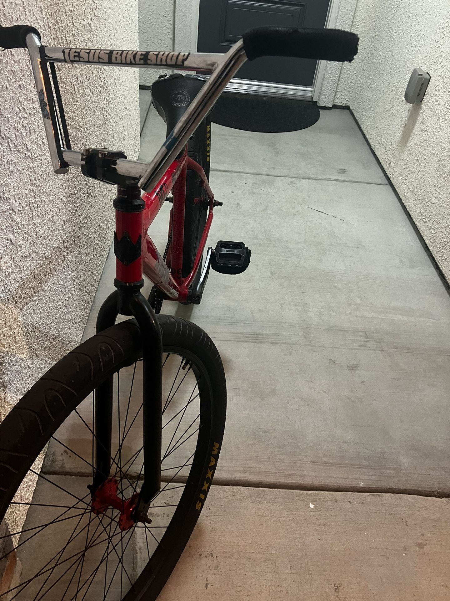 Throne 29er Fire Red 550