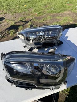 New Toyota Tacoma Headlights 16-23