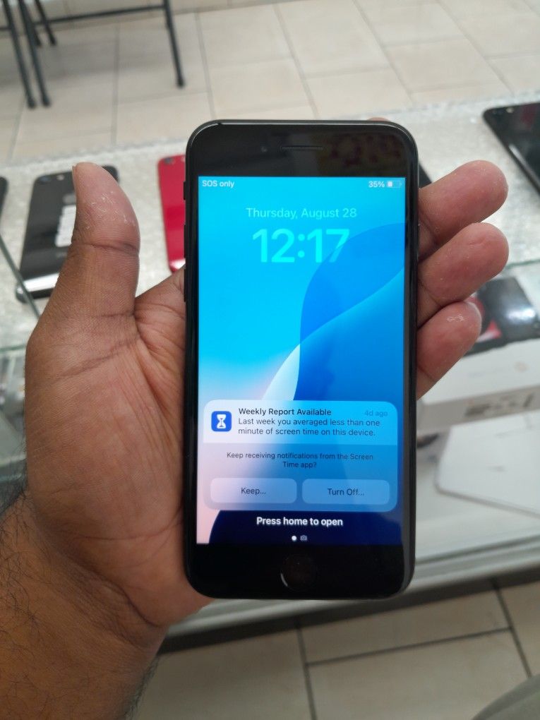 iPhone SE | 128 GB | FACTORY UNLOCKED