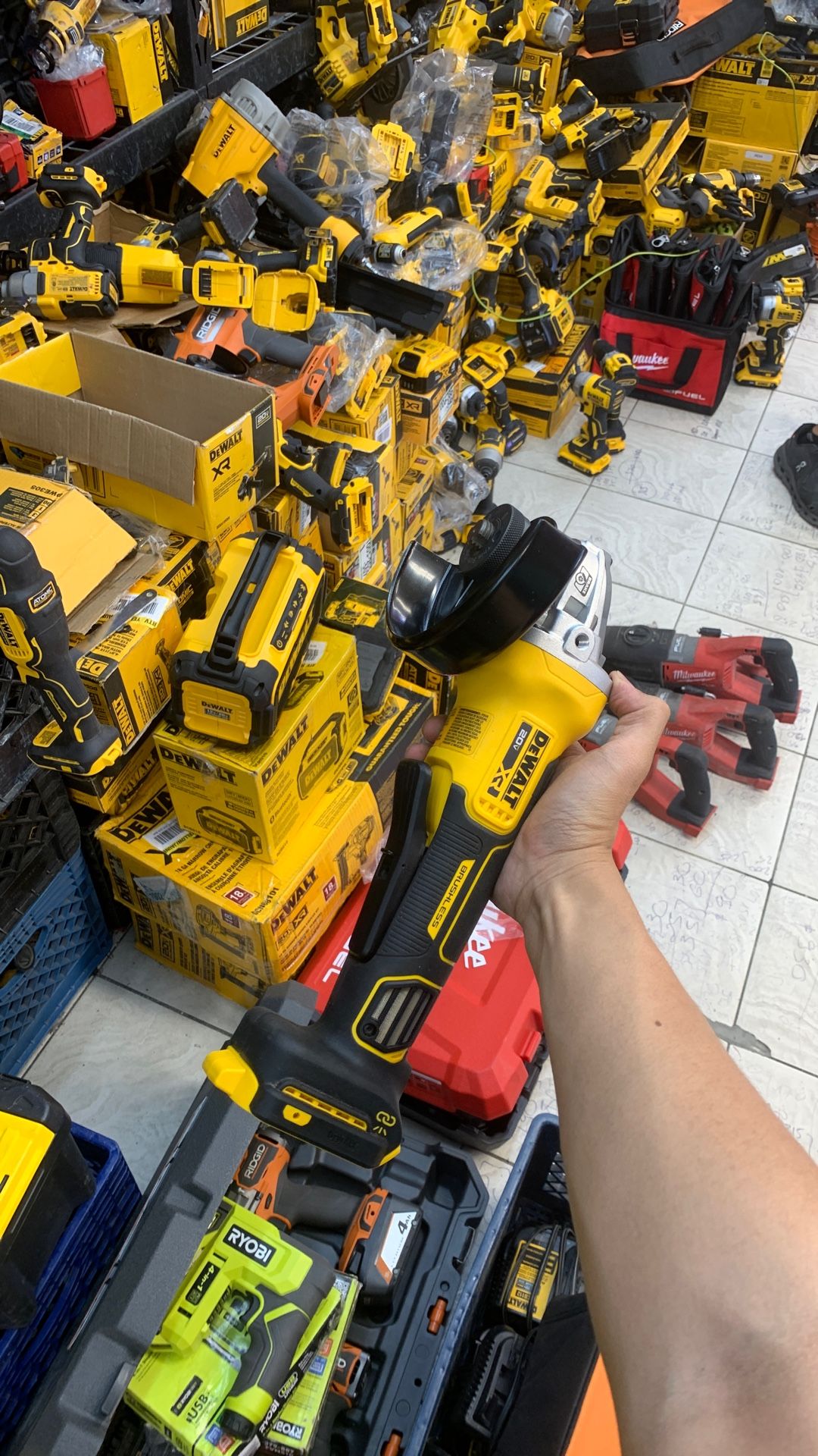 Dewalt 20v Brushless 4-1/2” - 5” Variable Speed Grinder 