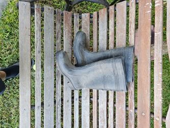 Rubber boots size 11