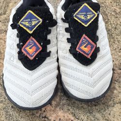 Nike LeBron James Unisex Kids White Black Yellow Sneakers EU 25 Athletic