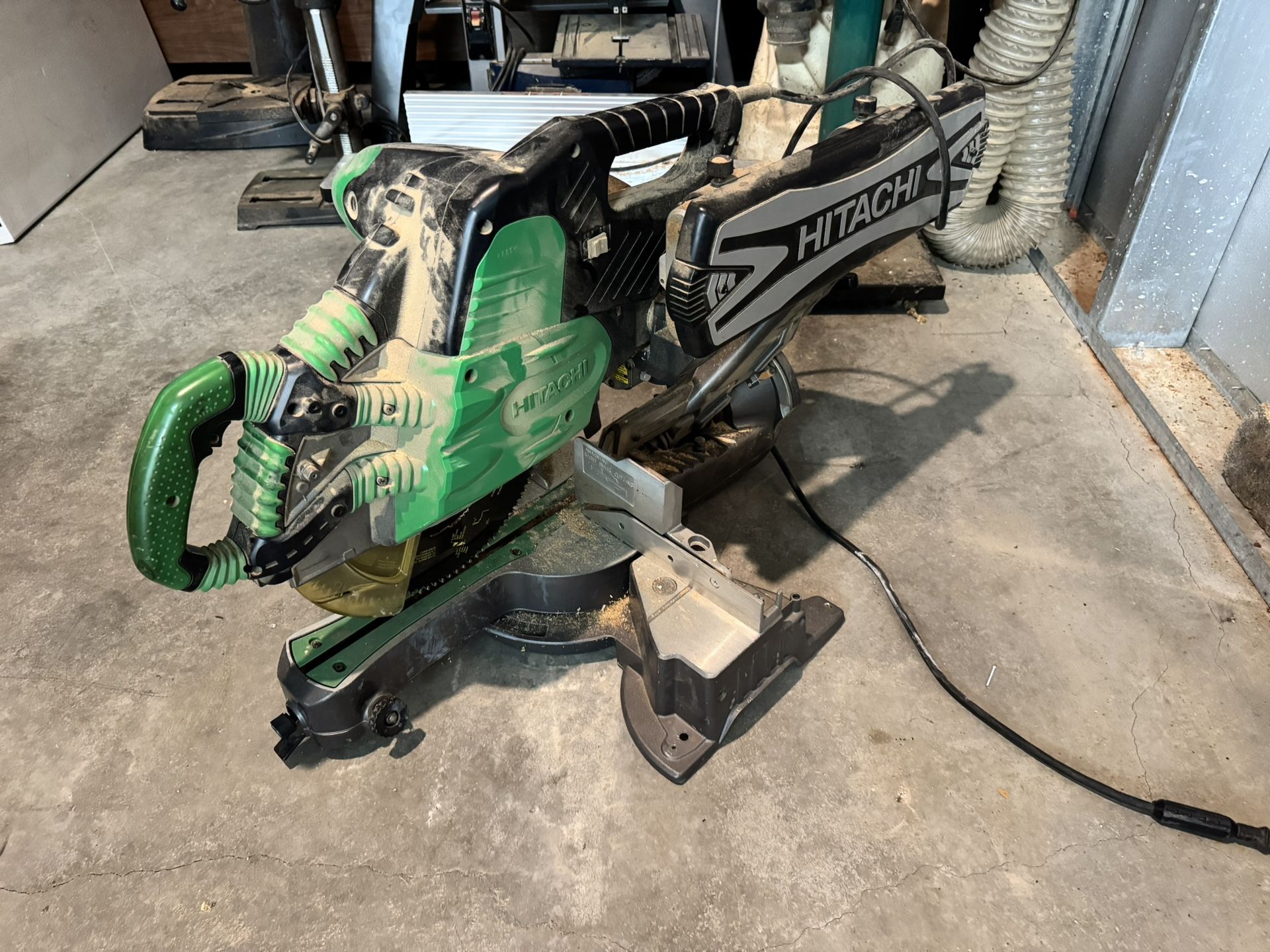 Hitachi 12” Compound Miter Saw