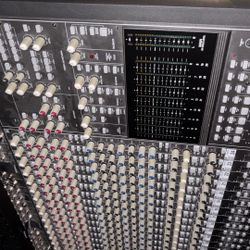 Makie 24.8 Mixer And Power Supply