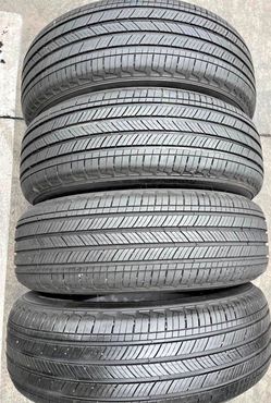 225/60//18 Marca Michelin precio 160