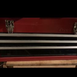 Red Metal Toolbox  21x12x9  Brand New