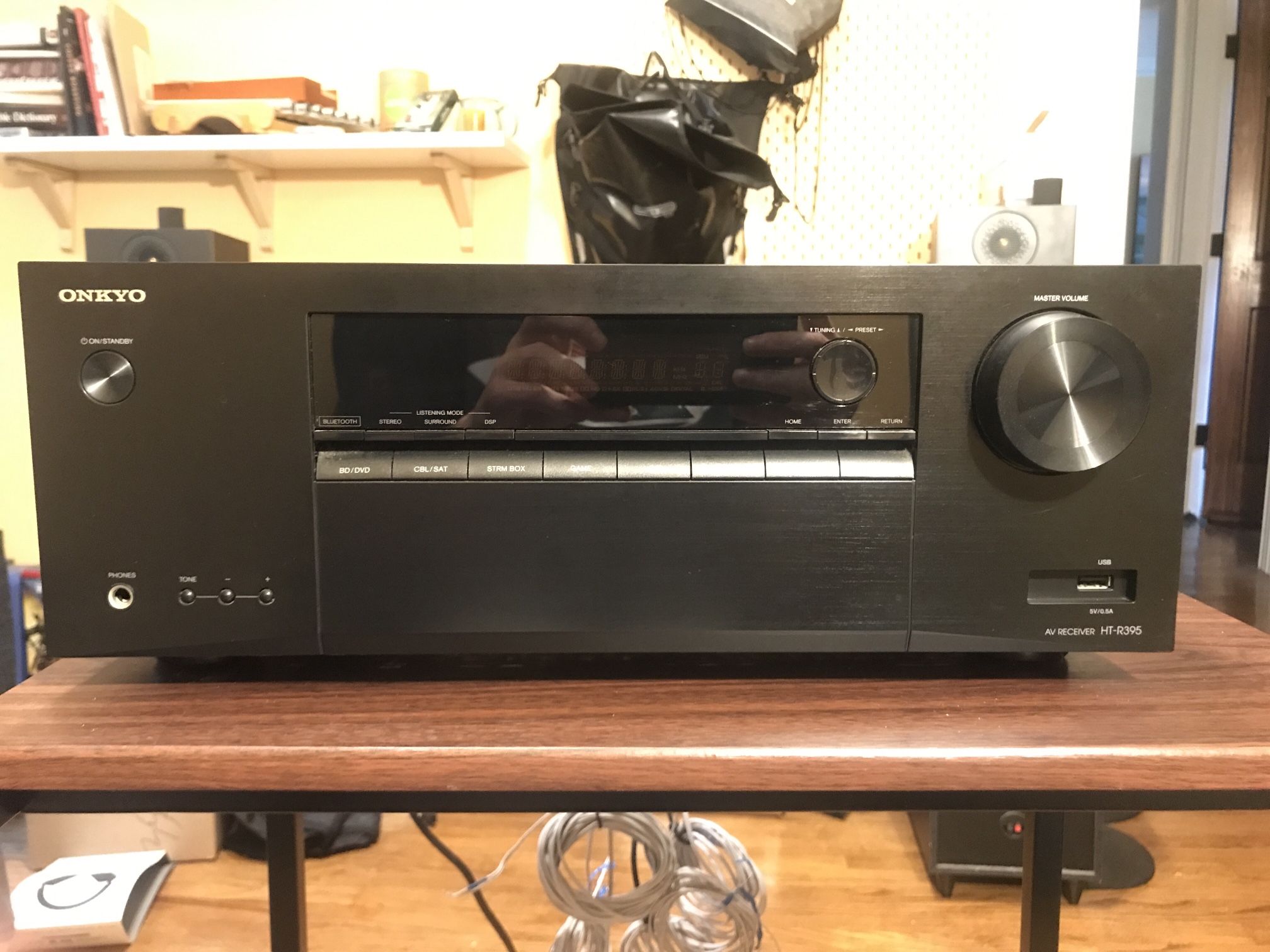 Onkyo 5.1 AV Receiver HT-R395 + 2 stands