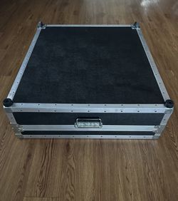 Penn Elcom Flight Case 30x36.5in