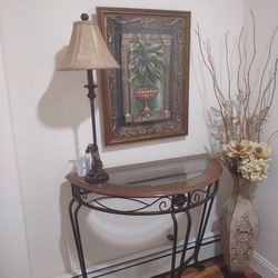 Console Table Whit Lamp And Picture Frame 