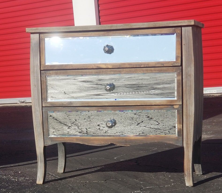 (FREE DELIVERY) Gorgeous Solid Wood Mirrored Accent Chest Dresser