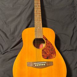 Yamaha FG-Junior Acoustic Guitar 