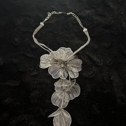 Silver Floral Necklace 