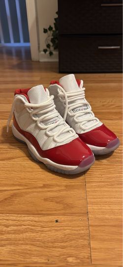 Jordan Cherry 11 Sneakers