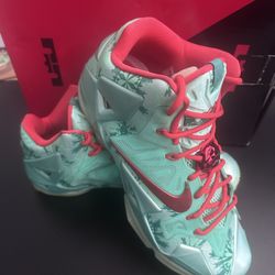 LeBron 11 - Christmas, Size 14