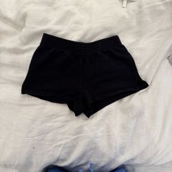 Aritzia TNA women's Fleece Boyfriend Sweatshorts Black size xs.