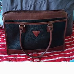 Vintage Guess Womans Pocketbook Large Bag 12 X 10 X 6” Handles pebbled leather