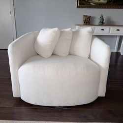 Boucle swivel chair